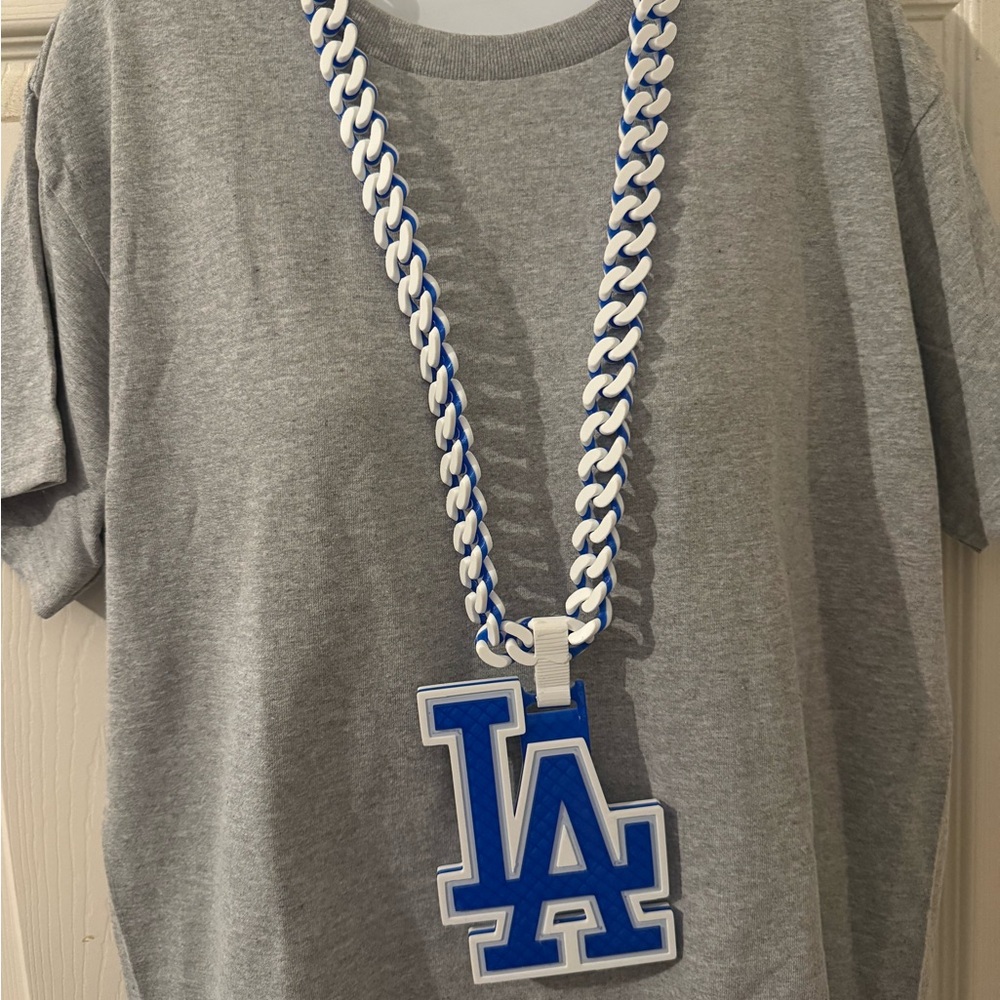 Los Ángeles Dodgers Blue and White LA Pendant Necklace